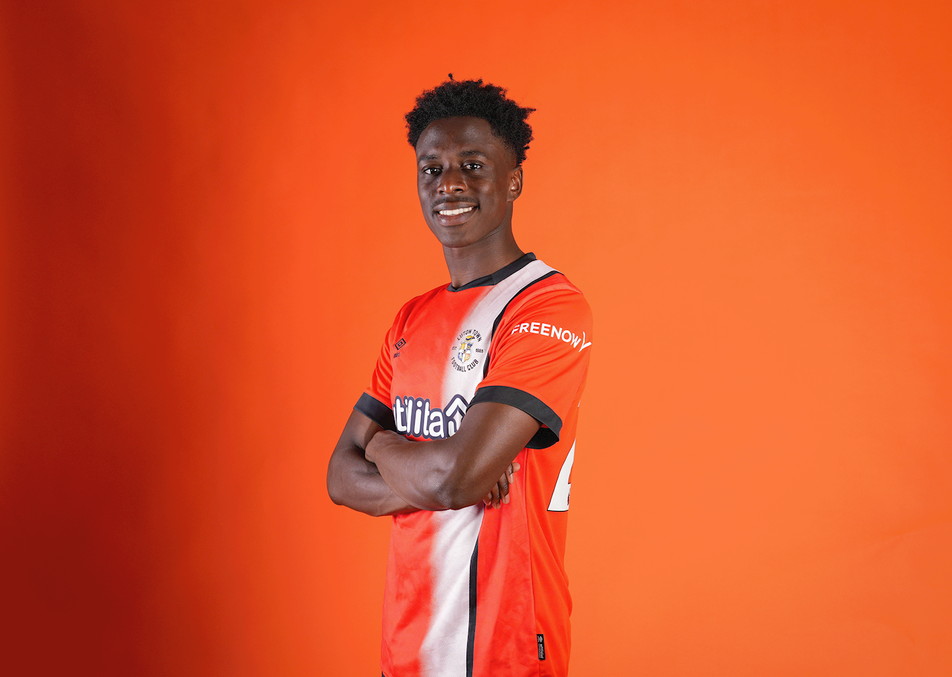 Sambi Lokonga in the home kit with his arms crossed.