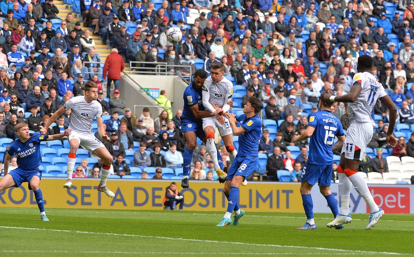 Cardiff City 0-1 Luton Town: Cú đánh đầu của Harry Cornick đủ để Bluebirds thất vọng