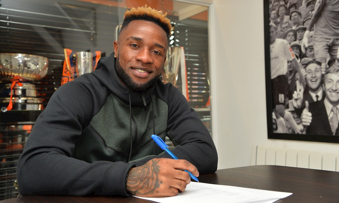 Kazenga LuaLua puts pen to paper on a contract until the end of the season in the Trophy Room at Kenilworth Road